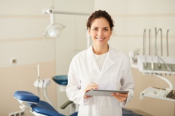 Female dentist posing 542624