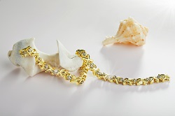 Gold bracelet with diamonds 763697